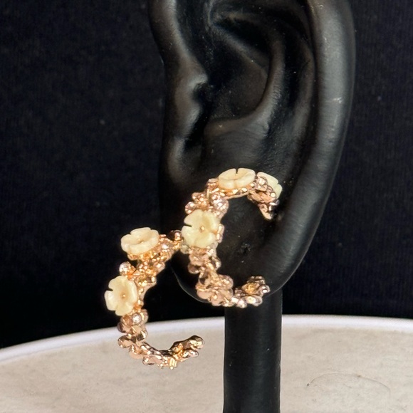 Lauren Conrad Rose Gold Tone Open Hoops Flower Earrings 1in - Picture 6 of 9